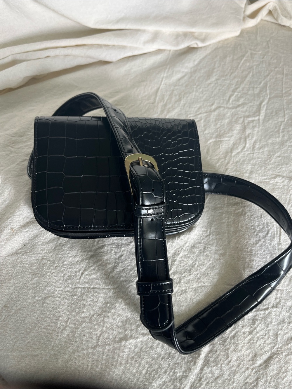 Black Croc-Embossed Crossbody Saddle Bag - Unbranded
